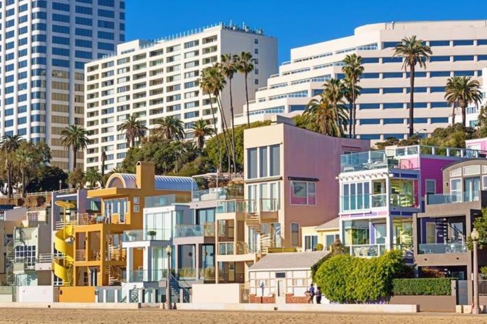 Huge Stylish Santa Mon Los Angeles